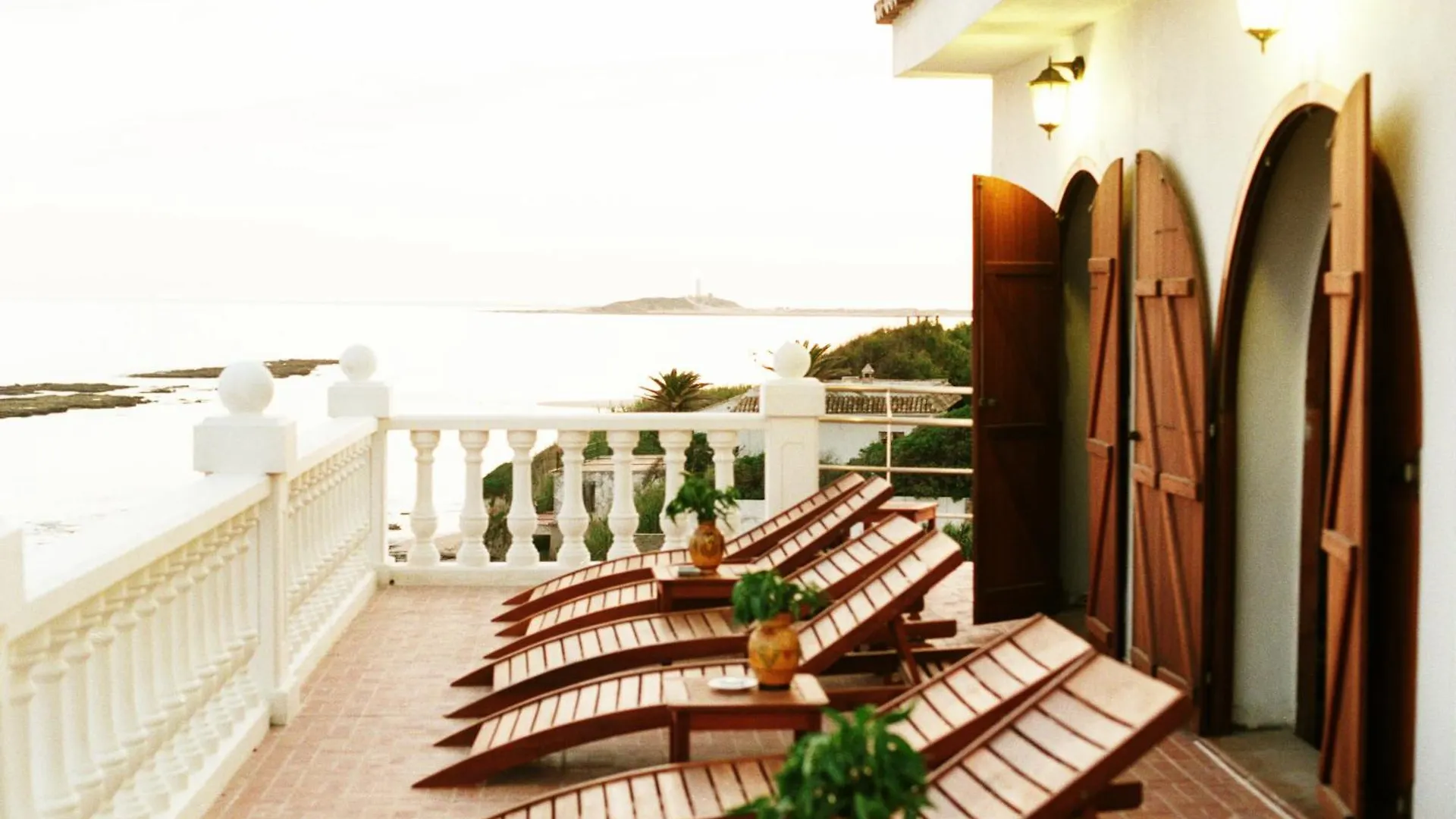 Hostal Mar De Frente Los Canos De Meca 2*,